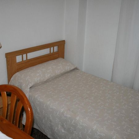 Hostal Puente De Piedra Zaragoza Kamer foto