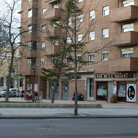 Hostal Puente De Piedra Zaragoza Buitenkant foto