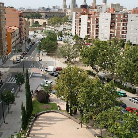 Hostal Puente De Piedra Zaragoza Buitenkant foto