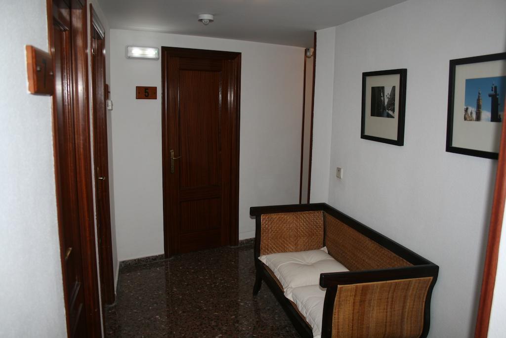 Hostal Puente De Piedra Zaragoza Buitenkant foto