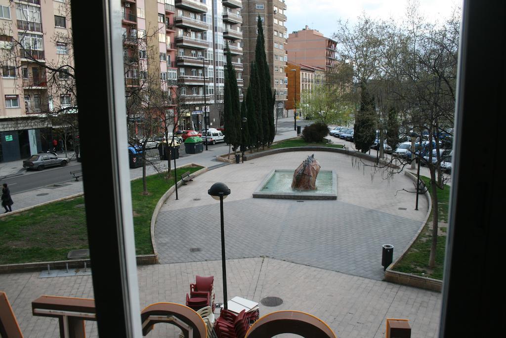 Hostal Puente De Piedra Zaragoza Kamer foto
