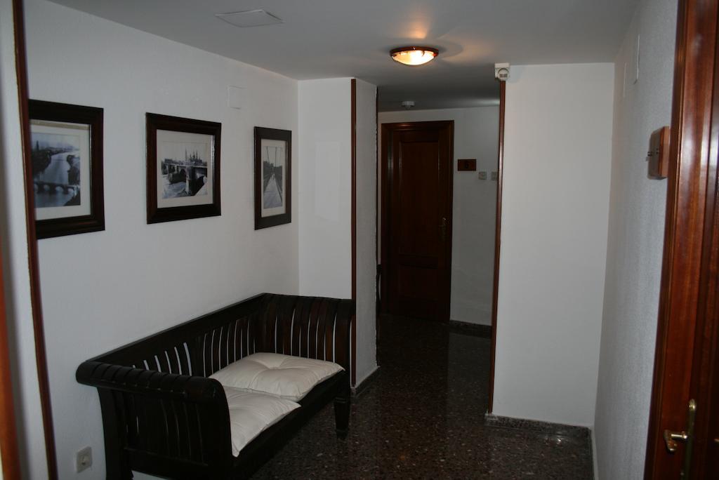 Hostal Puente De Piedra Zaragoza Buitenkant foto