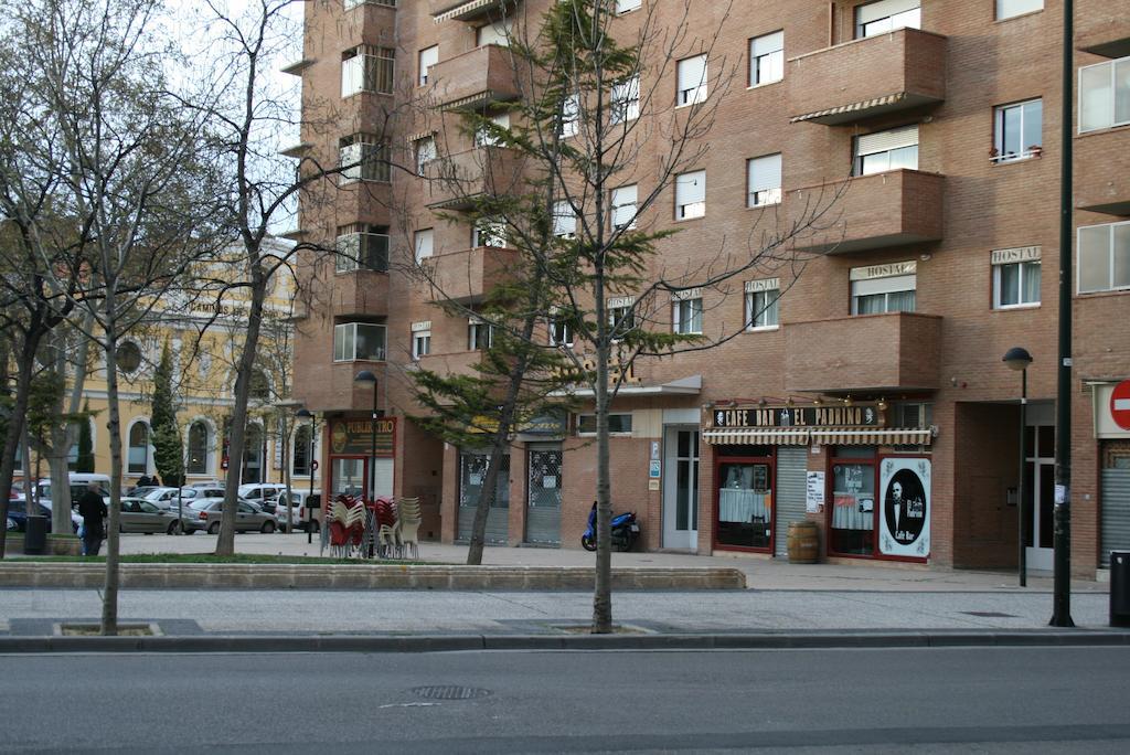 Hostal Puente De Piedra Zaragoza Buitenkant foto