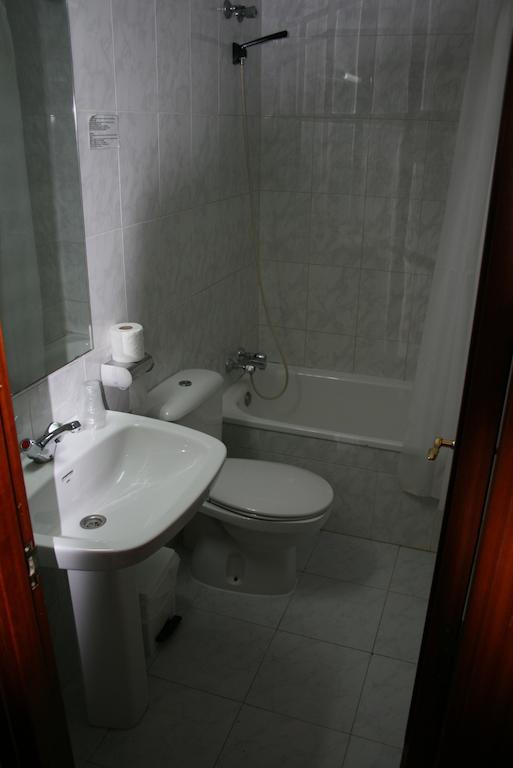 Hostal Puente De Piedra Zaragoza Kamer foto