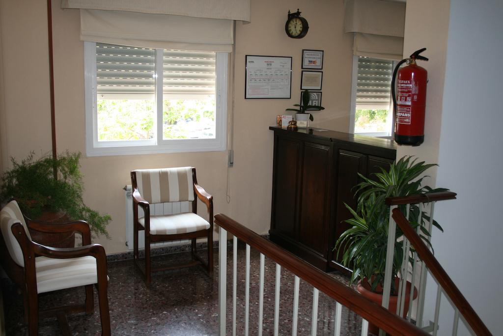 Hostal Puente De Piedra Zaragoza Buitenkant foto