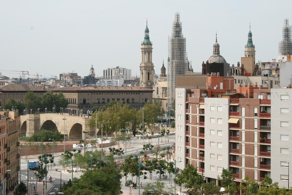 Hostal Puente De Piedra Zaragoza Buitenkant foto