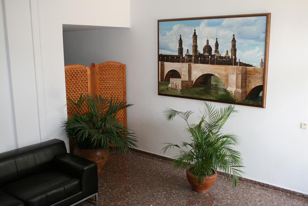 Hostal Puente De Piedra Zaragoza Buitenkant foto