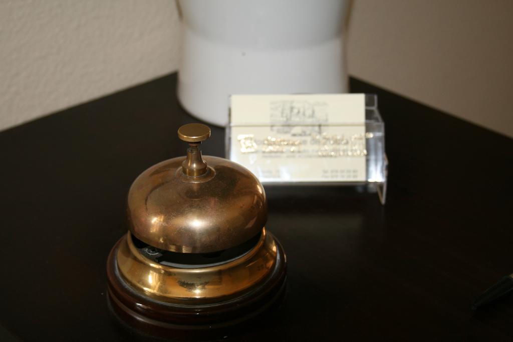 Hostal Puente De Piedra Zaragoza Buitenkant foto